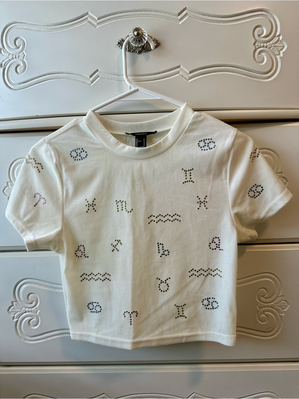 Forever 21 Women’s White Fitted Velvet Tee with Rhinestone Zodiac Symbols Size S